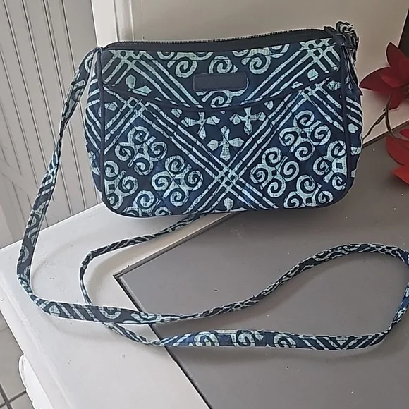 COPY - Vera Bradley crossbody purse NWOT - Picture 1 of 6